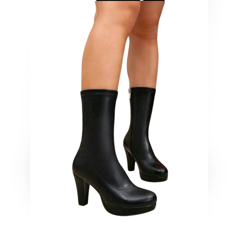 Elegant Black Women's Boots. Brand New never worn